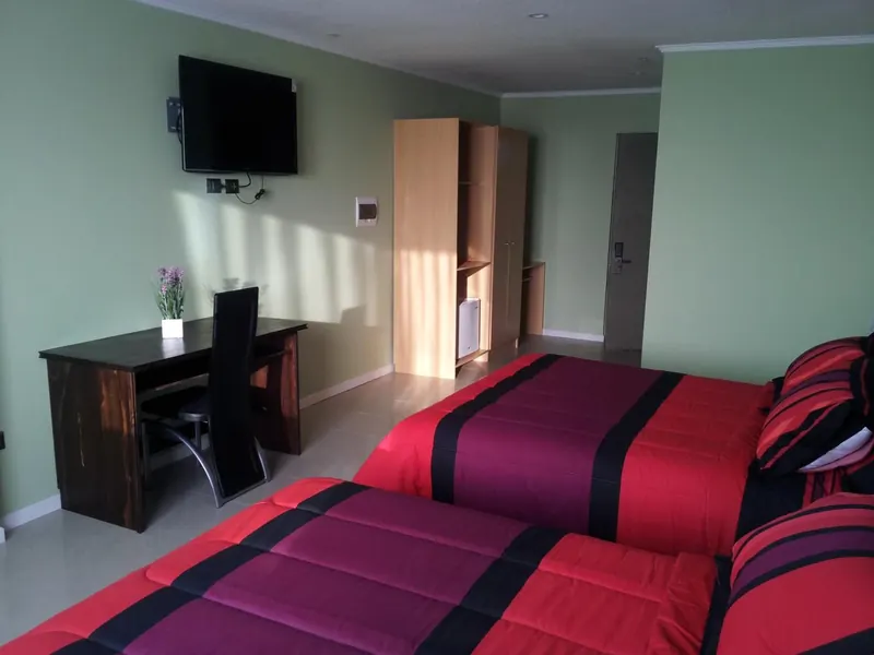 Suite Deluxe con escritorio, TV y closet
